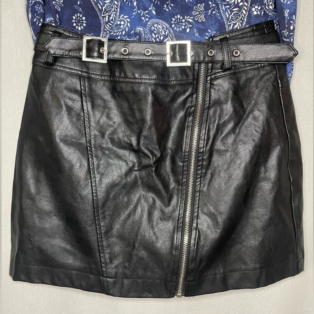Forever 21 Black Faux Leather Zip Up Buckle Black Mini Skirt